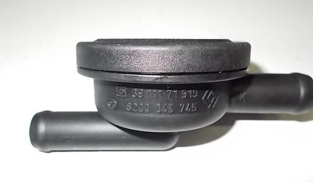 Клапан вентиляции картера