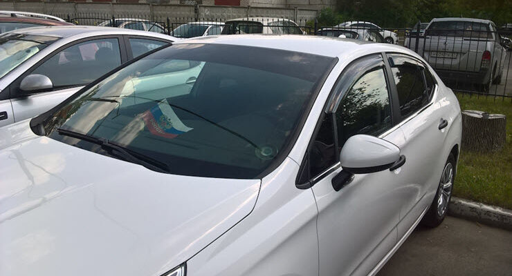 Тонировочная полоса на лобовом стекле