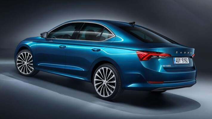 Новая Шкода Октавия 2020 -вид сзади