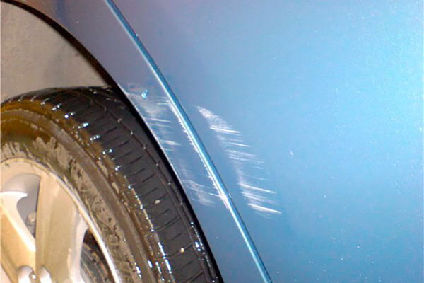 Потертости на бампере