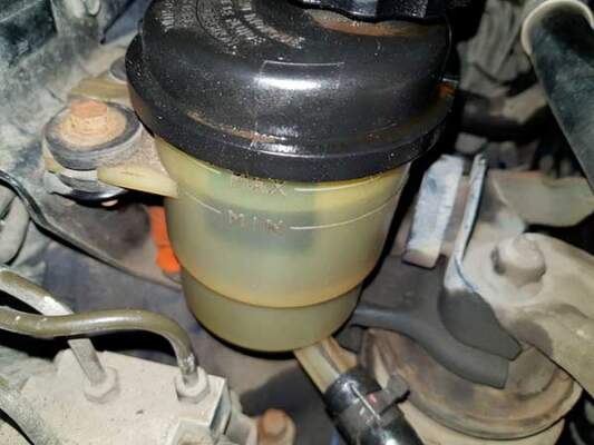 Проверка уровня жидкости ГУР