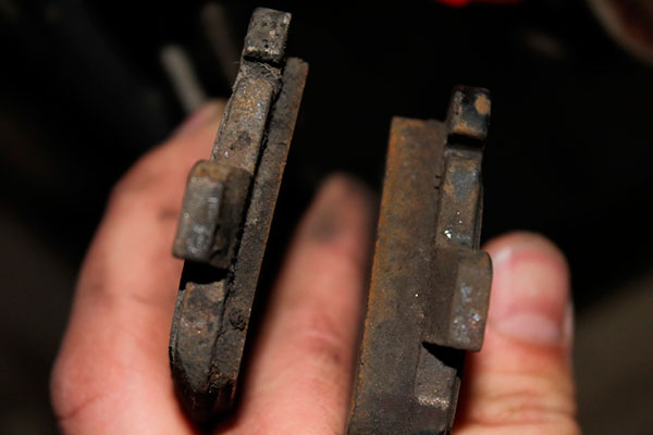 Когда менять тормозные колодки