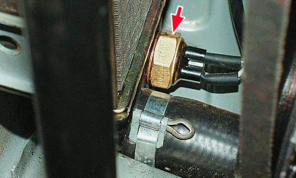 Где находится датчик вентилятора