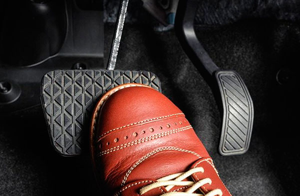 Педаль тормоза