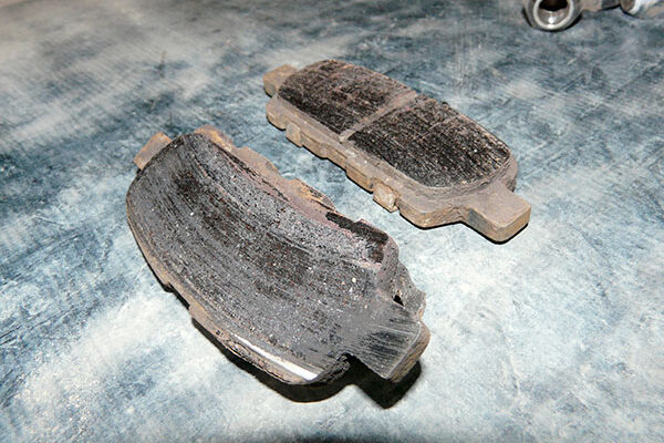 Неравномерный износ колодок