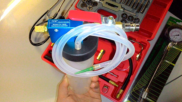 Инструменты для прокачки тормозов