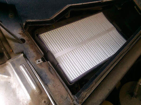 Салонный фильтр: угольный vs обычный — что выбрать, когда менять и как понять, что он забит