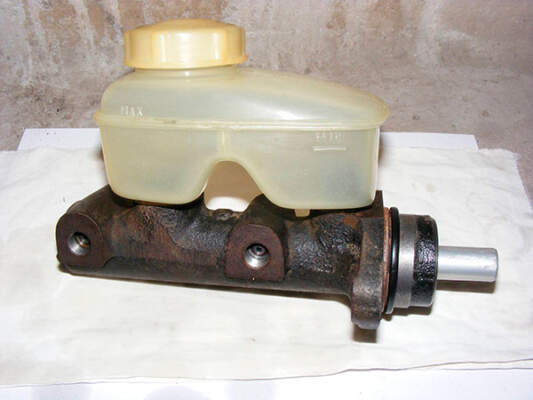 Неисправность главного тормозного цилиндра