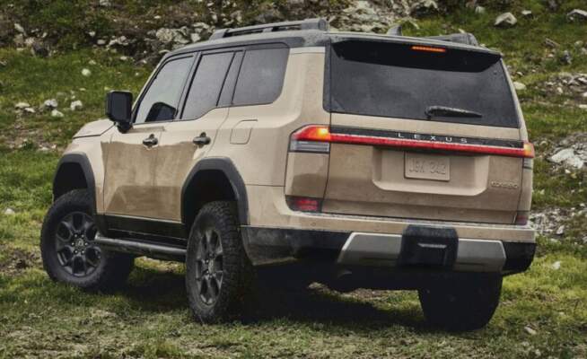 Lexus GX 2024 с новым блочным обликом вписывается во внедорожную природу