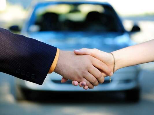 Частные продажи vs дилер: риски, проверки и документация при покупке авто