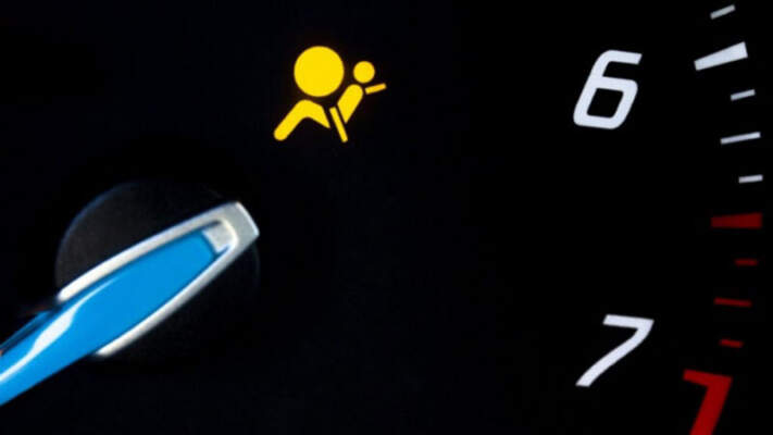 Почему горит знак ошибки подушки безопасности