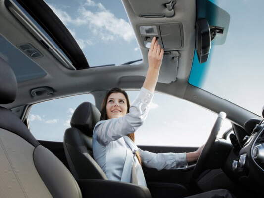 Вода в салоне автомобиля: откуда течёт (дренажи, уплотнители, кузовные пробки) и как найти источник