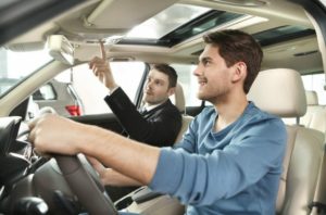 Тест-драйв автомобиля в автосалоне: как его провести?