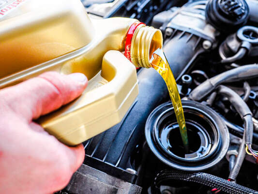 Как выбрать моторное масло по допуску: расшифровка маркировки