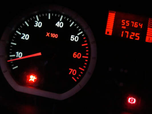 Почему горит лампочка airbag