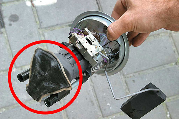 Загрязненный бензонасос