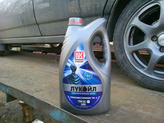 Как выбрать и менять масло в трансмиссии самостоятельно