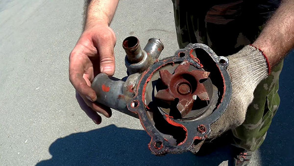 Почему греется двигатель летом и как избежать перегрева