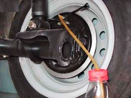 Как самостоятельно заменить тормозные колодки