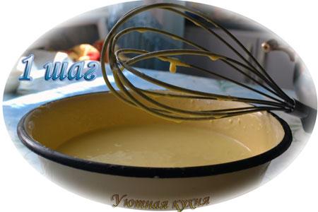 взбиваем ингредиенты для пирога