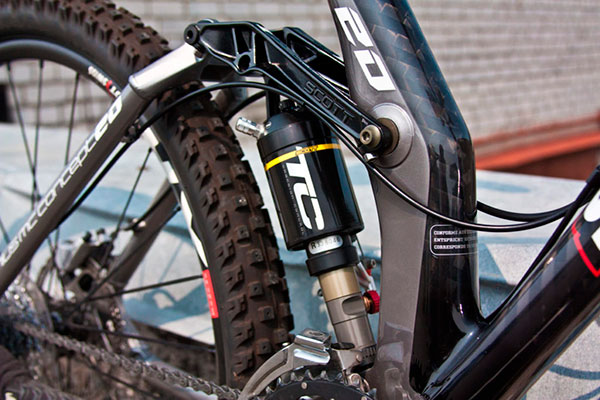 Задний амортизатор