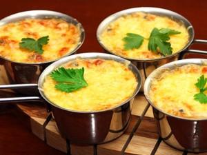 жульен с курицей и грибами в кокотницах