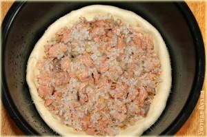 нижняя часть пирога с начинкой в мультиварке