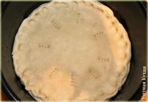 верх закрытого рыбного пирога в мультиварке