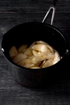 Груши в миске