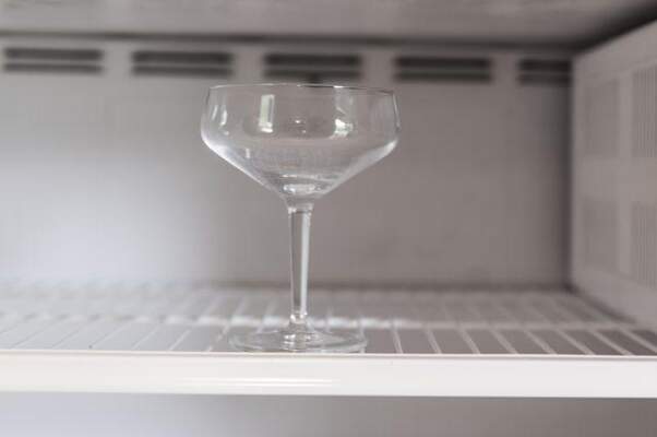 бокал в морозильнике