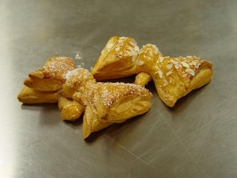 бантик из слоеного теста