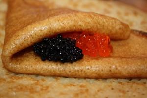рецепт блинов с красной икрой или черной икрой