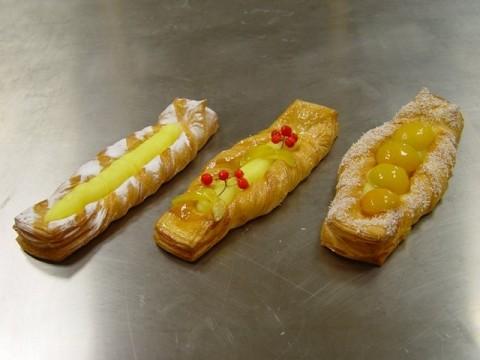 косичка из слоеного теста