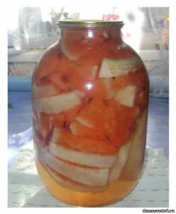 арбузы соленые в банке