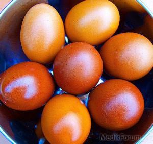 яйца окрашенные луковой шелухой