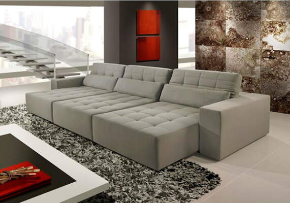 Диван в комнате