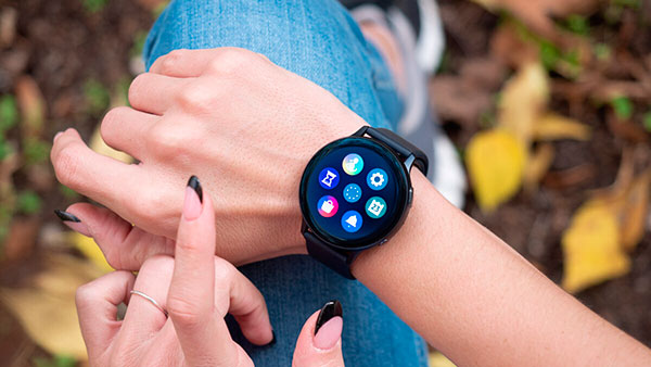 Умные часы на руке