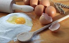 как убрать муку со стола