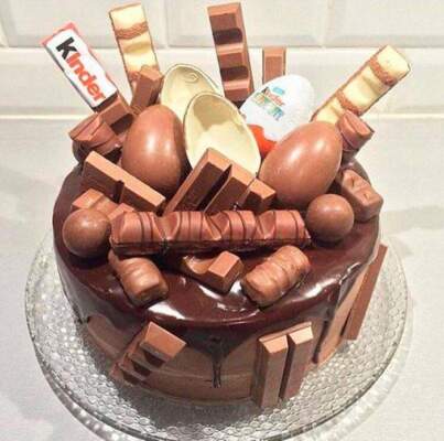 как украсить торт на новый год огненного петуха - готовым шоколадом