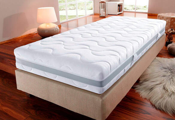 Матрас на кровати