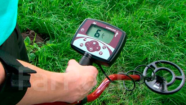 Поиск металлоискателем