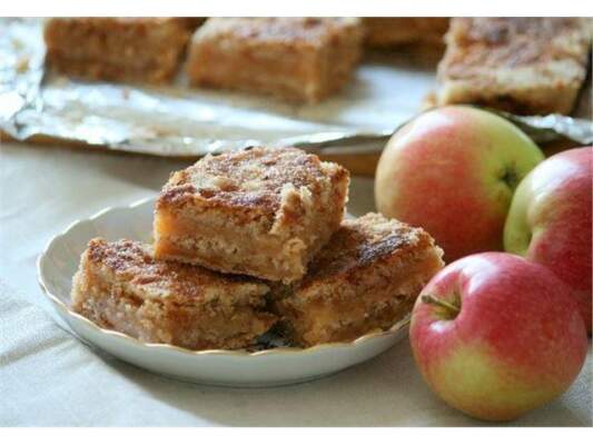 насыпной пирог с яблоками в мультиварке