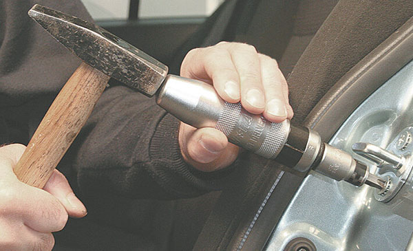 Как пользоваться ударной отверткой