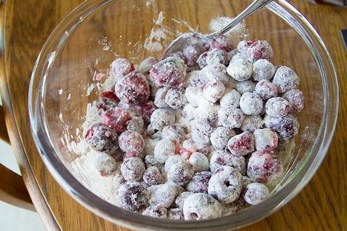 подготовленная начинка для вишневого пирога