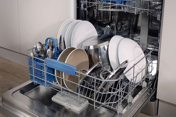 Посуда в посудомойке