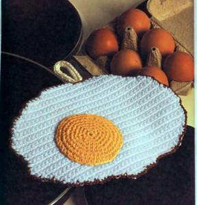прихватка яичница вязаная