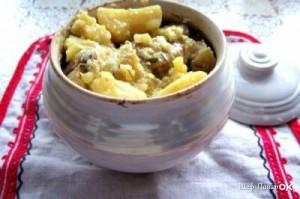 рыба тушенная в горшочке с картофелем