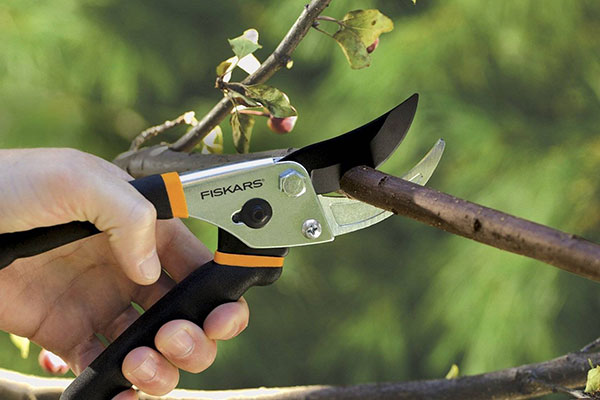 Садовый секатор Fiskars