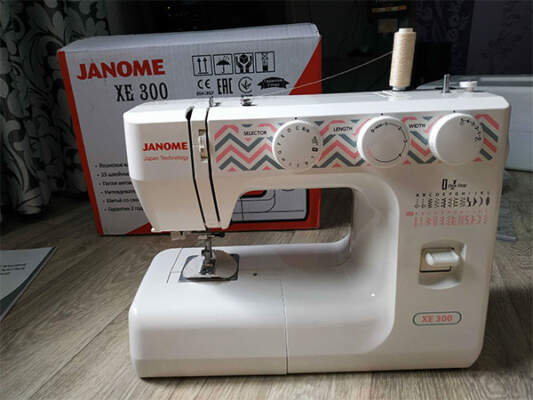 Janome XE 300