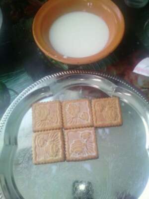 молоко и печенье для творожного торта